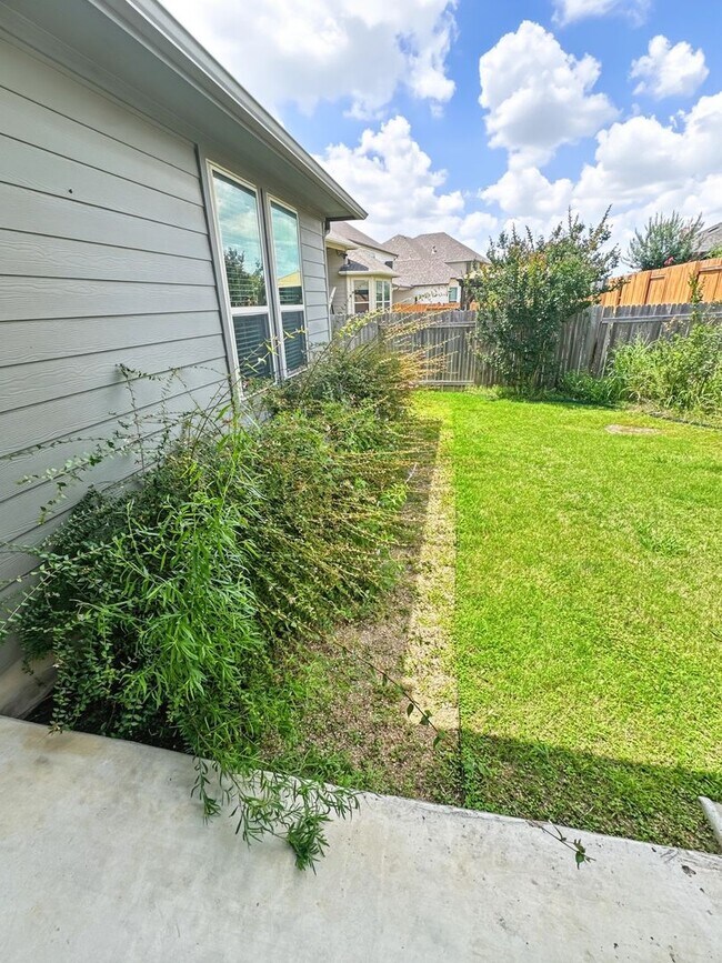 Building Photo - 815 Expedition Way