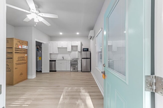 Building Photo - NOW LEASING FOR FALL 2026