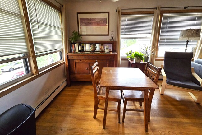 Building Photo - 4112 N Kedvale Ave