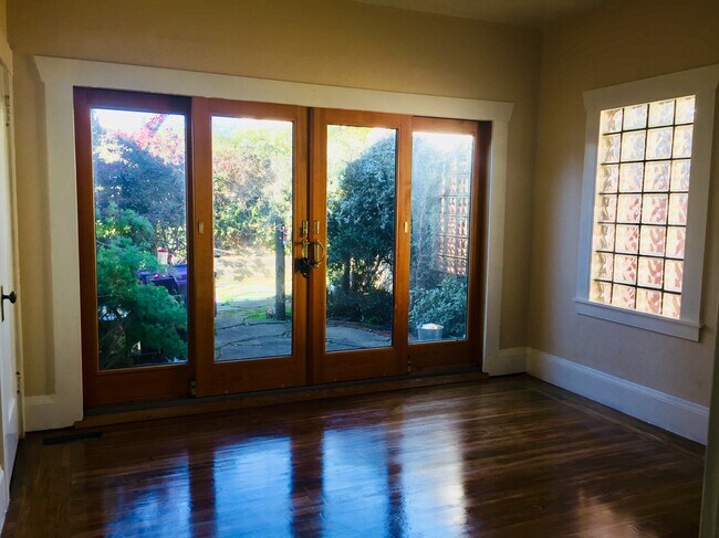 master bedroom - 2465 Cole St