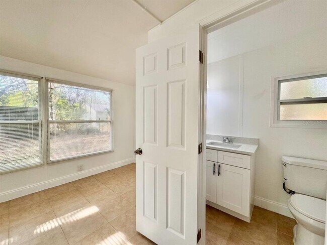 Building Photo - 8108 N 11th St