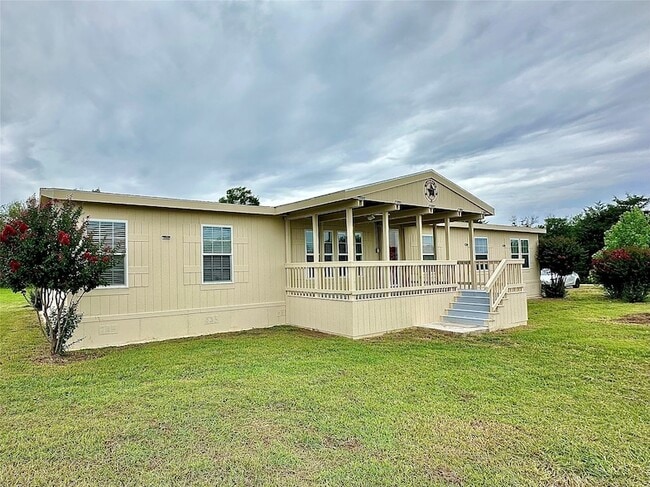 Building Photo - 831 Country Club Rd