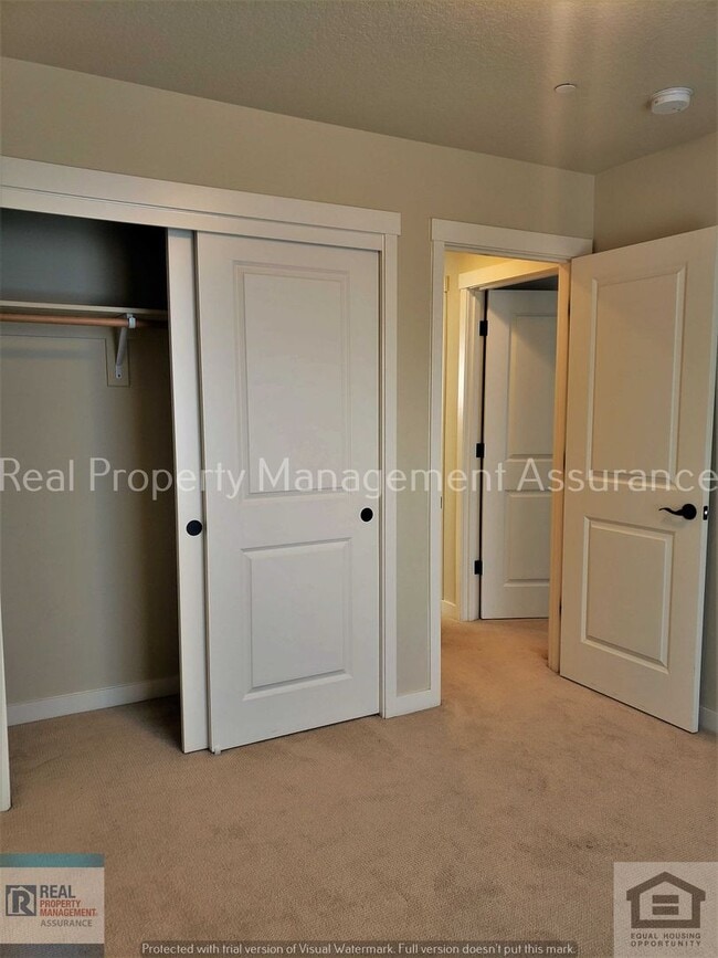 Building Photo - 28857 SW Geneva Loop