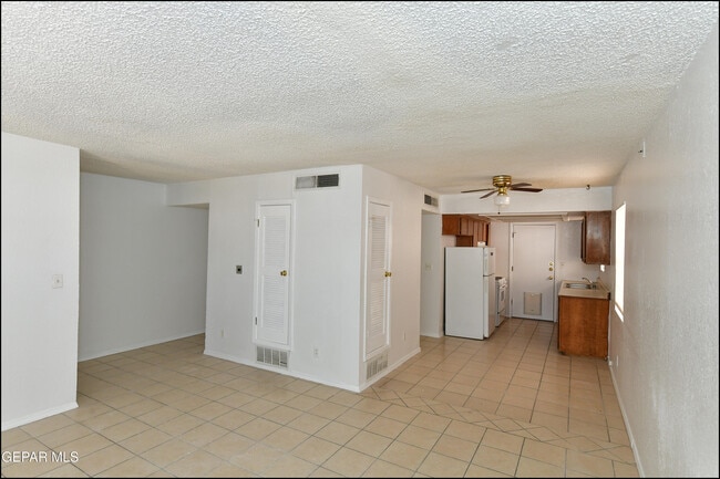 Building Photo - 8933 Kenneth St