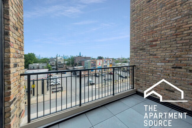 Building Photo - 520 N Western Ave