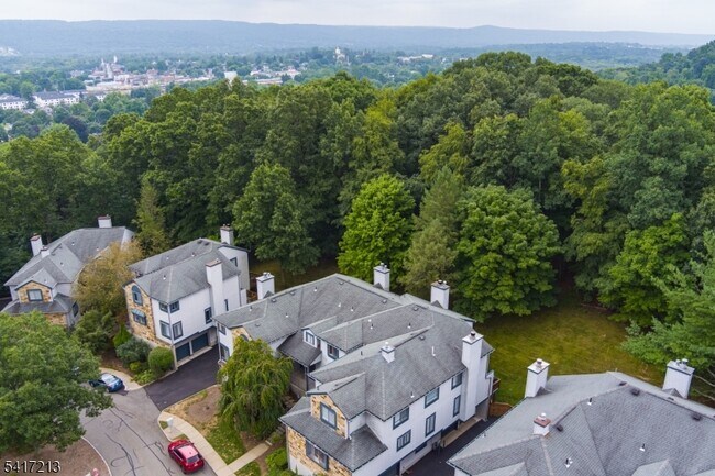 Building Photo - 70 Overlook Dr