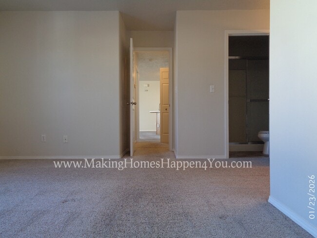 Building Photo - 7475 Parkplace Dr NE