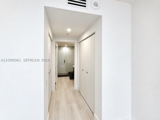 Building Photo - 701 Brickell Key Blvd