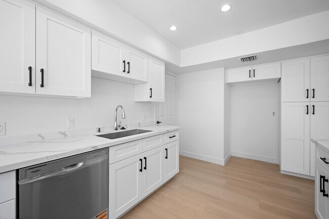 Building Photo - 350 W Loraine St