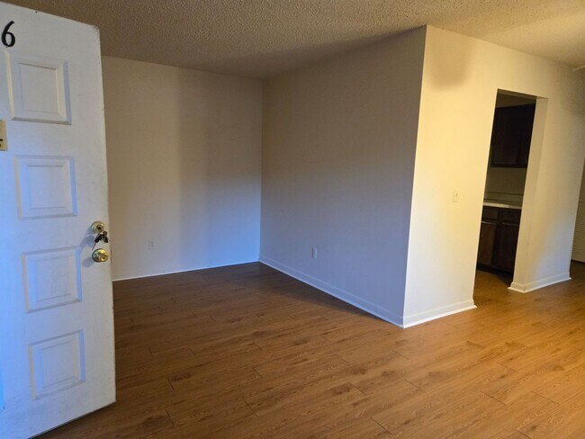 Building Photo - Charming 1BR Apartment – Minutes from Nashville, Handicap Accessible