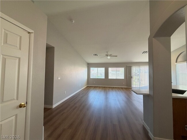 Building Photo - 2139 Meadow Green Ave