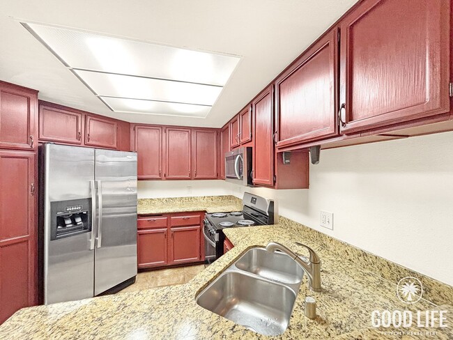 Building Photo - Spacious 3B/2.5BA Multi-Level Home in Redwood Village with Attached Garage, Private Patio & Commu...