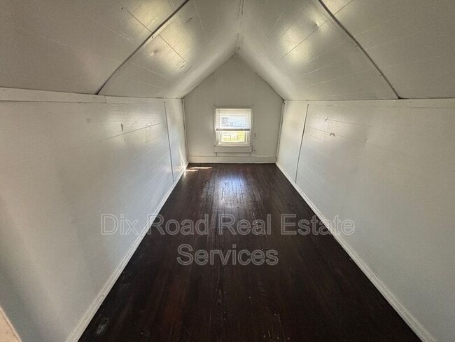 Building Photo - 526 Brandt St