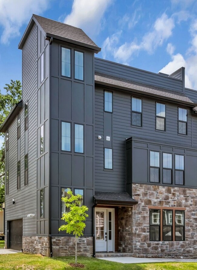 Building Photo - Modern Luxury Living in East Nashville