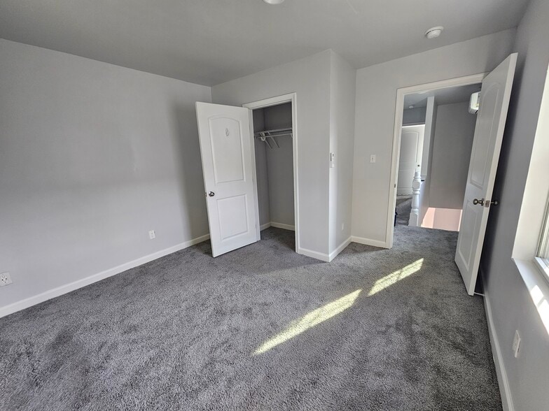 Rear bdrm - 31 E Howard St