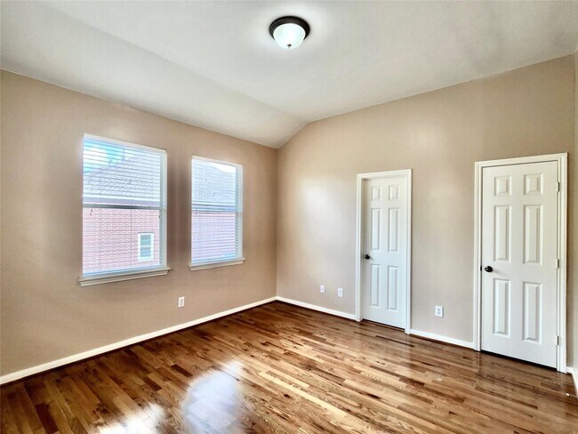 Building Photo - 32 Waugh Dr