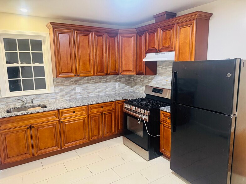 Kitchen - 38 Hanover St