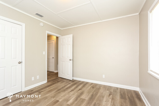 Building Photo - Cozy 2 Bedroom Home Near Downtown Jacksonv...