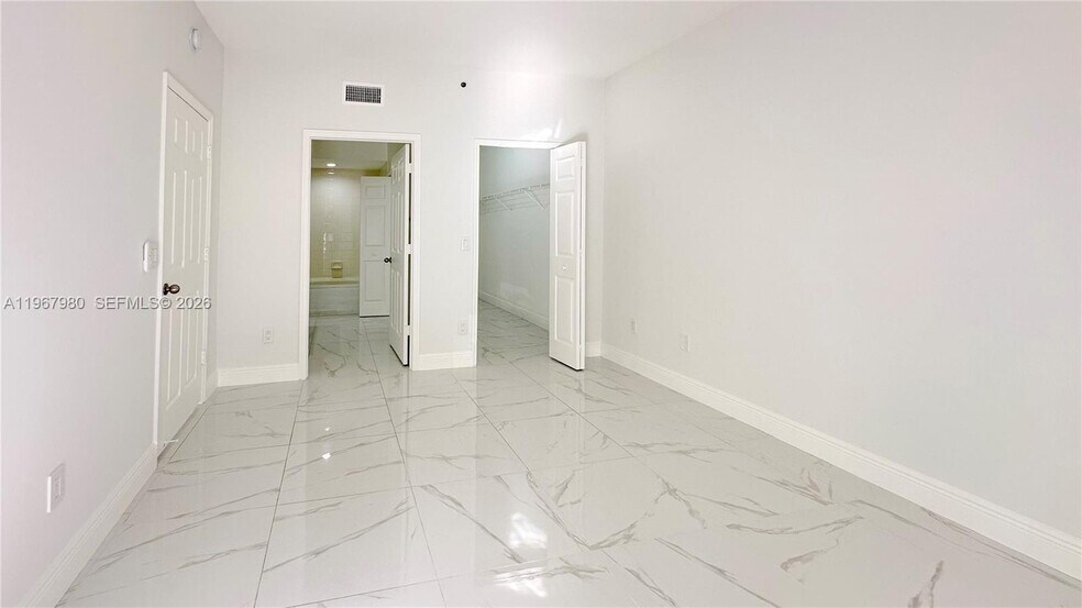 Building Photo - 3255 NE 184th St