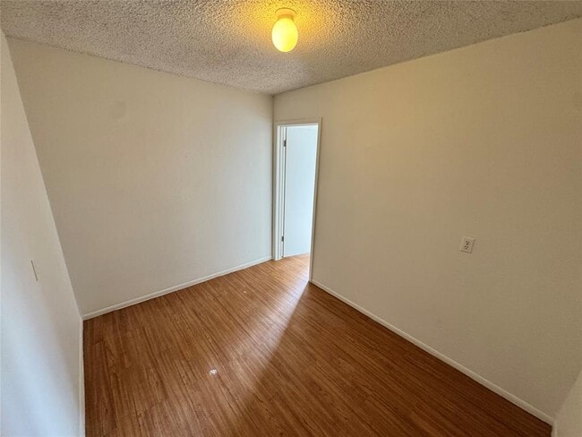 Building Photo - 1085 Linde Ave