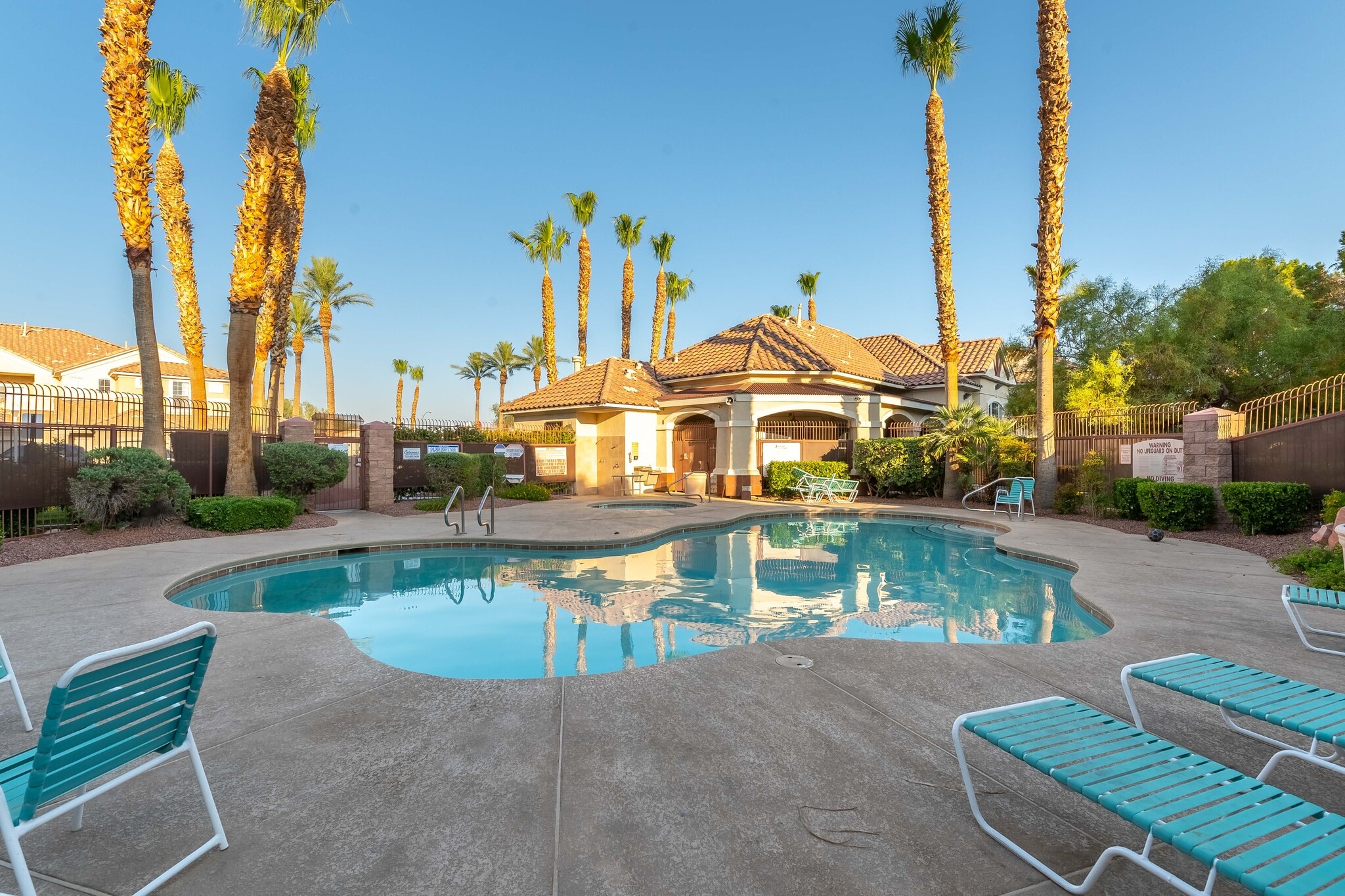 Building Photo - 5855 Valley Dr