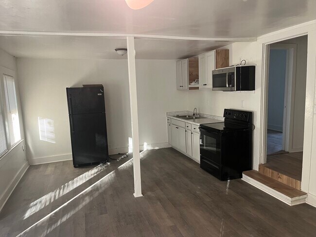 Building Photo - 2015 Grayson St