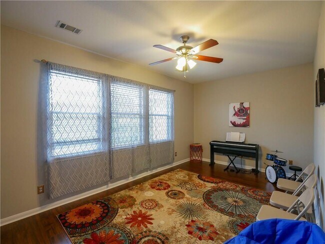 Building Photo - 702 S Frontier Ln