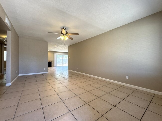 Building Photo - BEAUTIFULLY UPDATED CHANDLER HOME WITH HUGE YARD, BONUS ROOM & FIREPLACE!