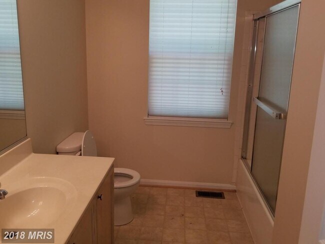 Building Photo - 16 Twin Lake Ct