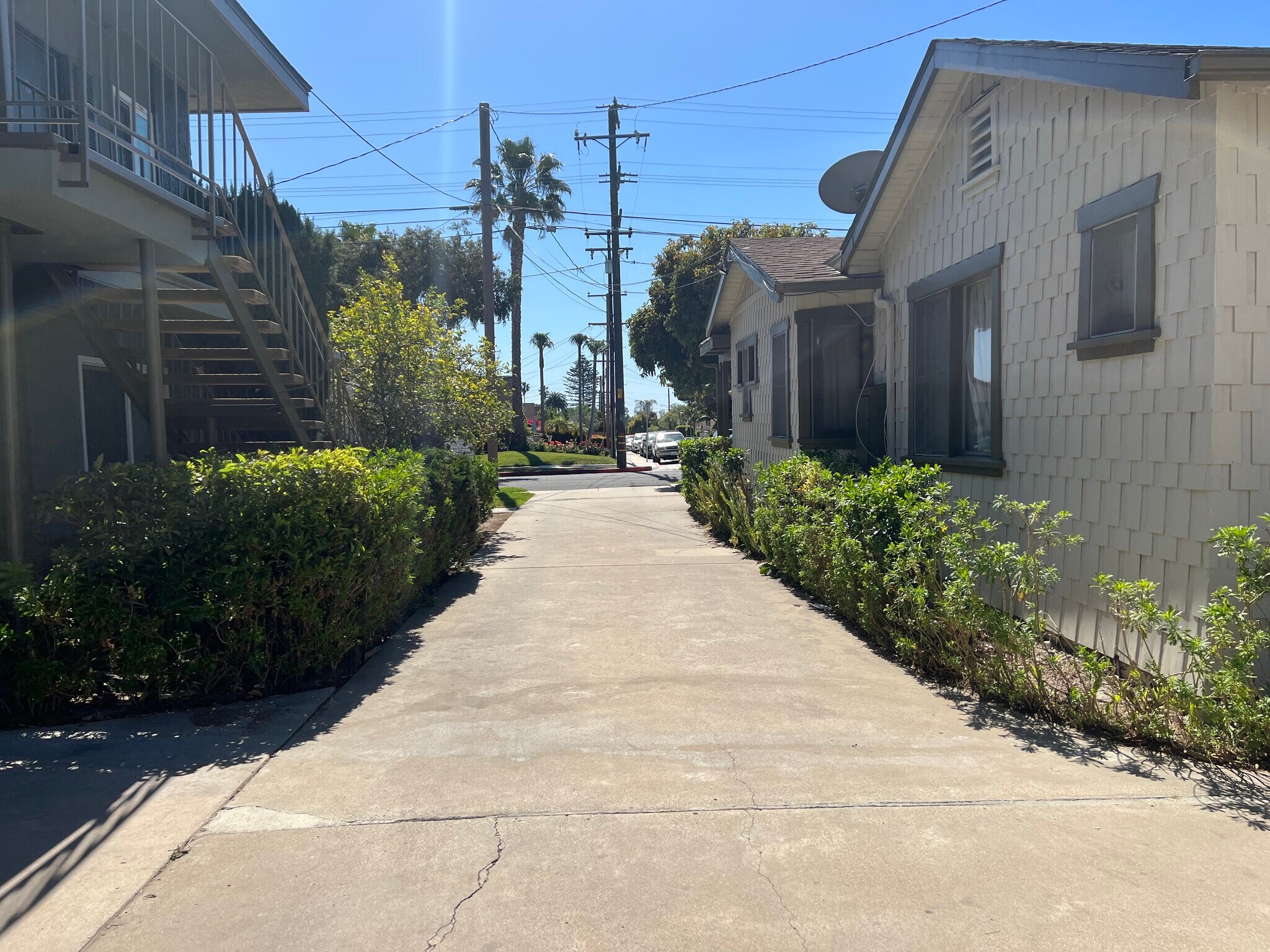 Building Photo - 618 W Pedregosa St