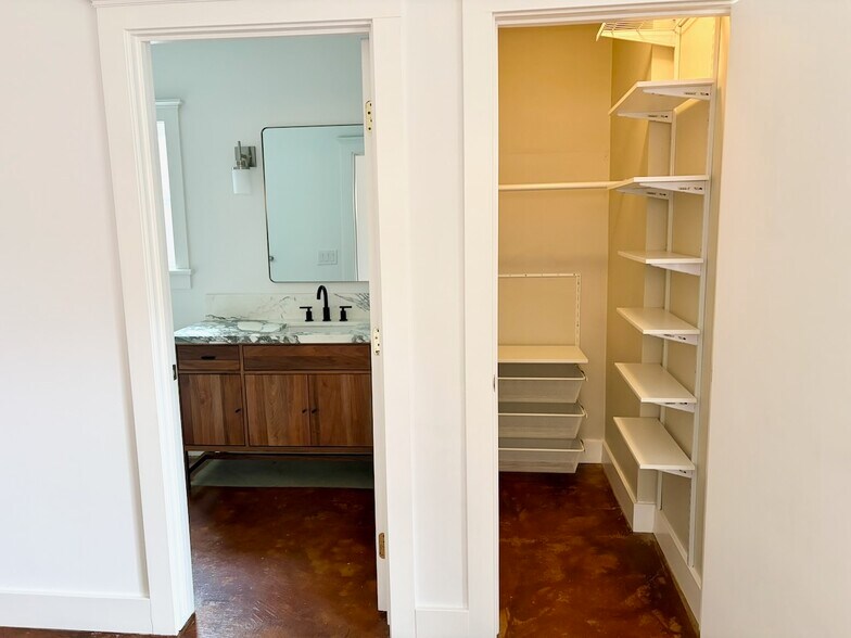 Building Photo - 3263 Louise St