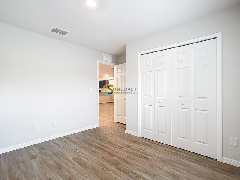 Building Photo - 123 Lomond Dr