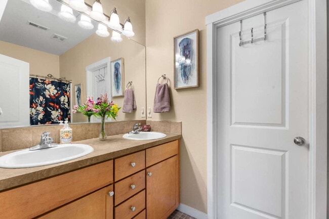 Building Photo - Private sanctuary tucked into the heart of Happy Valley.