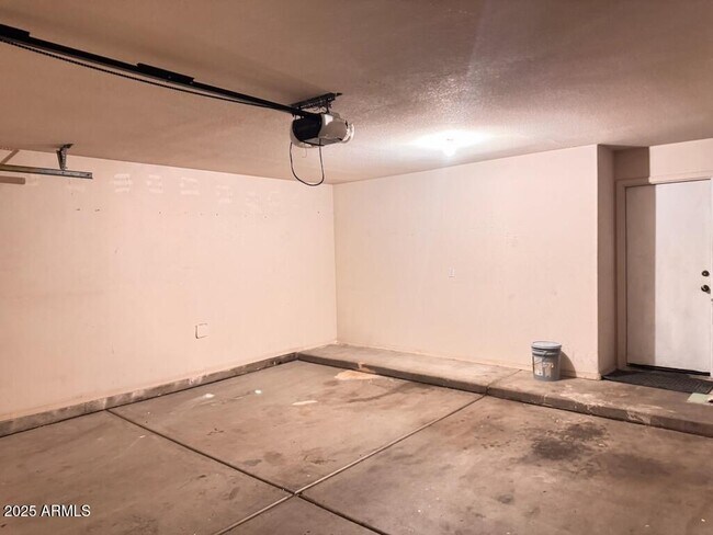Building Photo - 1291 S Crossbow Pl