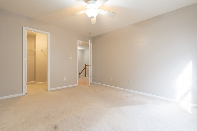 Building Photo - MOVE IN READY Townhome in the Heart of Suffolk!