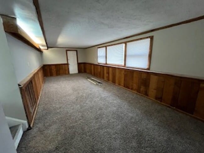 Building Photo - 3 BR 1.5 BA split-level with attached 1 car garage