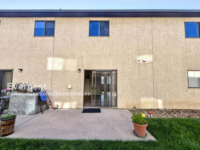 Building Photo - 2617 E Uintah St