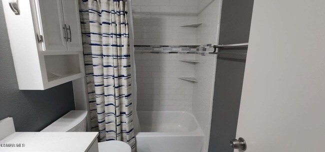 Building Photo - Sharp Thousand Oaks Ground Unit Condo Fully Remodeled