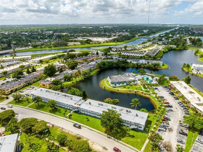 Primary Photo - 20310 NE 2nd Ave