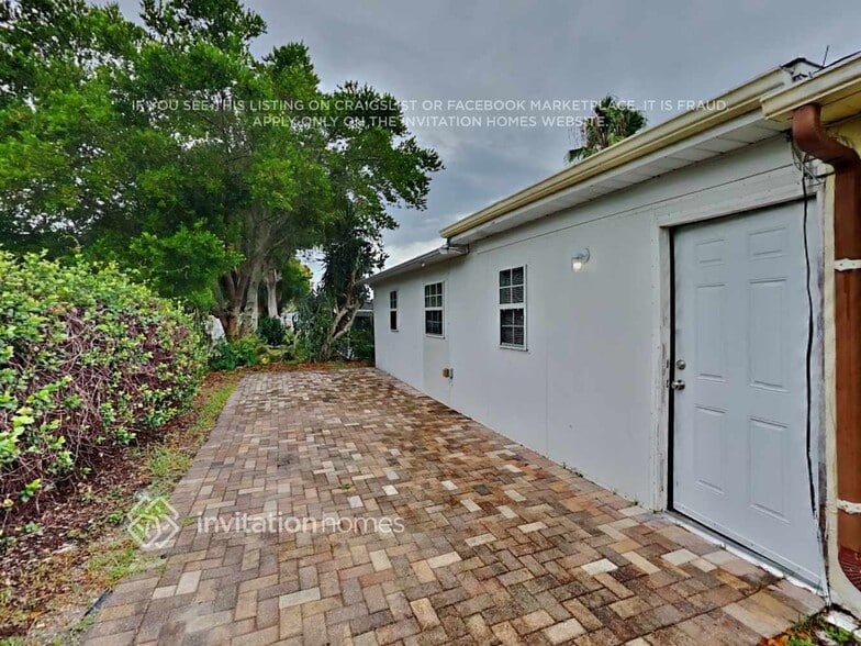 Building Photo - 6336 Patella Ave