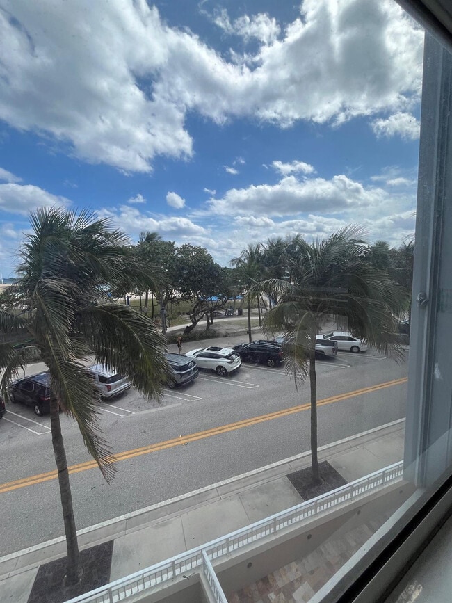 Building Photo - 133 N Pompano Beach Blvd