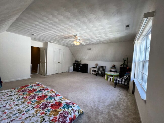 Building Photo - Spacious 4 bedroom home with POOL in sought after neighborhood and schools.