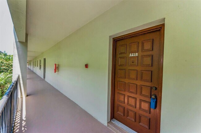 Building Photo - 2700 Bayshore Blvd