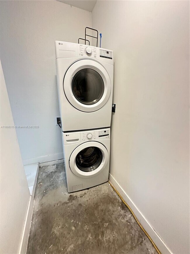 Building Photo - 1831 SW 145th Ave