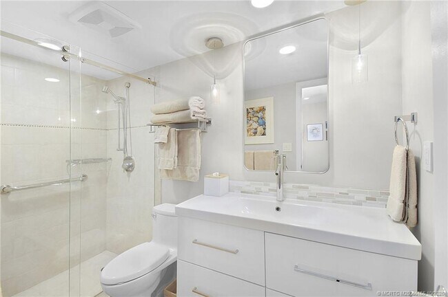 Building Photo - 1289 NE Ocean Blvd