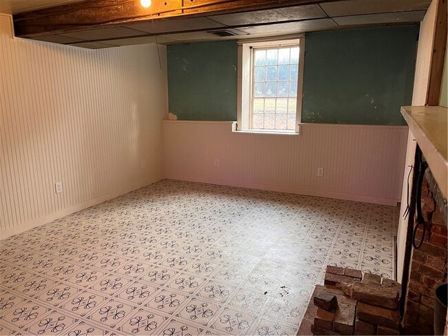 Building Photo - 410 N Main St