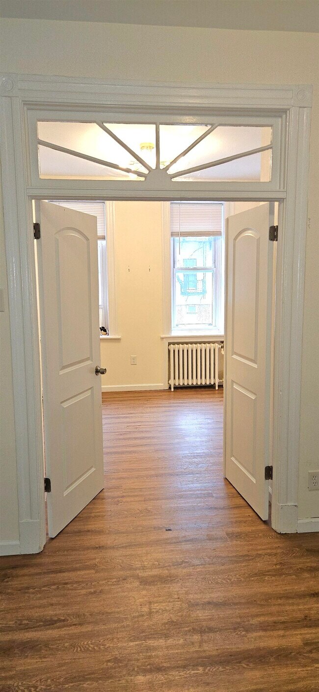 Building Photo - 327 Jackson St