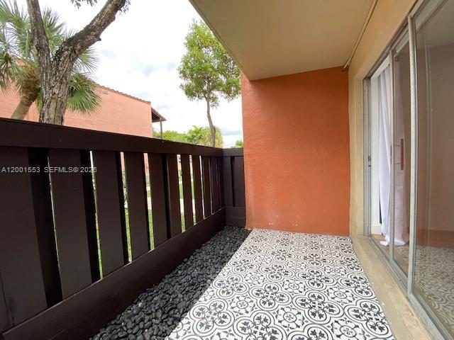 Building Photo - 10834 N Kendall Dr