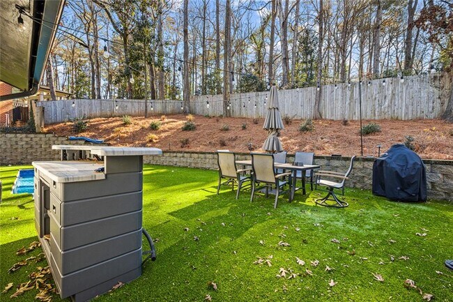 Building Photo - 915 Lost Forest Dr NW