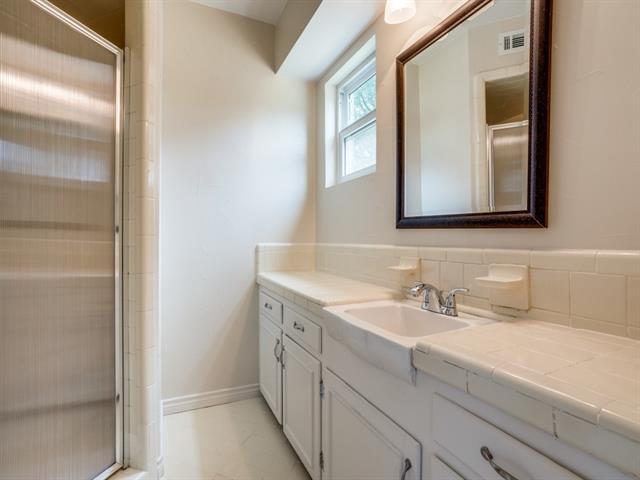 Building Photo - 3731 Vancouver Dr